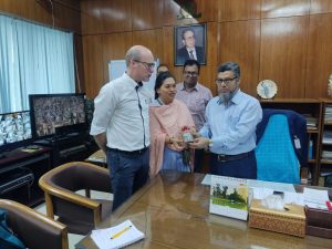 বাংলাদেশে প্রতিবন্ধিদের নিয়ে কাজ করে এমনি একটি বেসরকারী  প্রতিষ্ঠান CCD (Center for disability & Development ) এর উদ্যোগে  Netherland থেকে Prosthetic & Orthotic  বিশেষজ্ঞ দল বাংলাদেশে বিদ্যমান Prosthetic & Orthotic  সেবার অবস্থা পরিদর্শনের অংশ হিসেবে NITOR পরিদর্শনে আসেন।